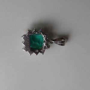 Colgante de esmeralda colombiana GIA F1/Minor de 1,36 ct con diamantes naturales en platino imagen 8