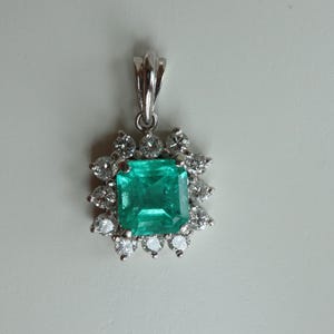 Colgante de esmeralda colombiana GIA F1/Minor de 1,36 ct con diamantes naturales en platino imagen 2