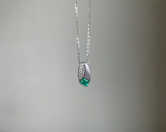 Colgante de esmeralda colombiana en platino