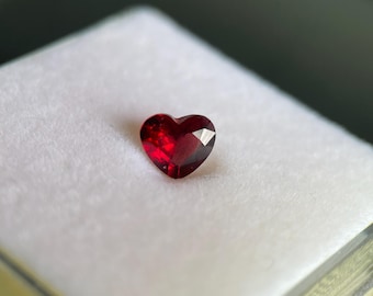 0.88ct Burma Red Spinel heart Shape (6.5x5.4x3.3mm)