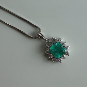 Colgante de esmeralda colombiana GIA F1/Minor de 1,36 ct con diamantes naturales en platino imagen 5
