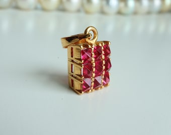 Jedi Angel Cut Spinel Pendant in 18k Solid Gold