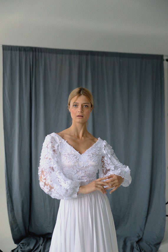 Rosa Clara Couture | Ecuador Elegant Flowing Tulle Wedding Dress HK |  Designer Bridal Room