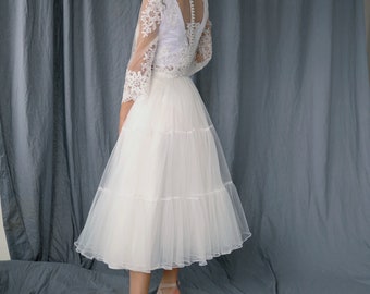 Bridal tulle  midi  skirt for woman,  White Tiered Tulle Skirt , Rehersal dinner skirt , White wedding midi skirt