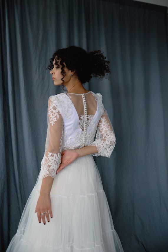 lace top and tulle skirt wedding dress A-line V-neck Vintage Lace Top Tulle Skirt Beach Wedding Dresses APD2879
