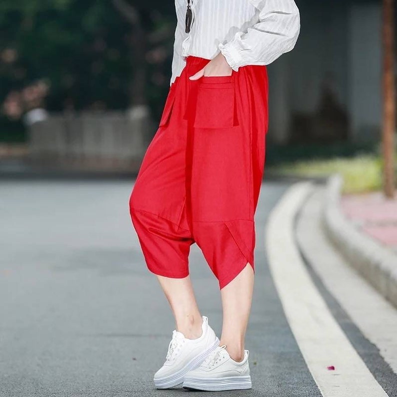 Cropped linen carrot pants with elastic waist Lipstick red
