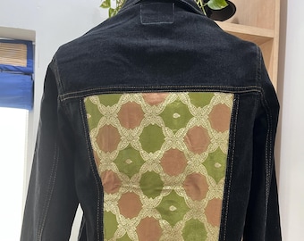 Chaqueta vaquera con patchwork de seda reciclada / Chaqueta única para mujer / Moda sostenible hecha a mano / XXS