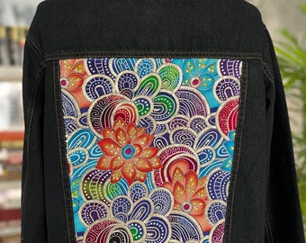 Chaqueta vaquera bordada reciclada: Camisa corta de algodón hecha a mano, talla M/L