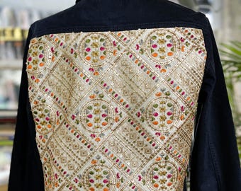 Chaqueta vaquera de patchwork reciclada / Chaqueta única para mujer / Moda sostenible hecha a mano / Talla pequeña