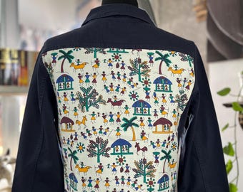 Chaqueta vaquera reciclada con retazos, talla pequeña-mediana.