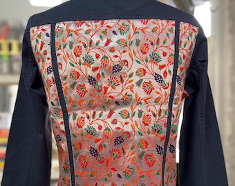 Chaqueta vaquera de patchwork reciclada / Chaqueta única para mujer / Moda sostenible hecha a mano / Talla pequeña