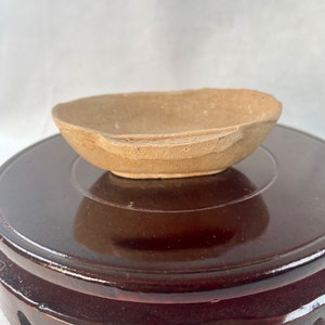 Een ZELDZAME oorschelp van aardewerk uit de 1e-4e eeuw (Han-Viet-periode).