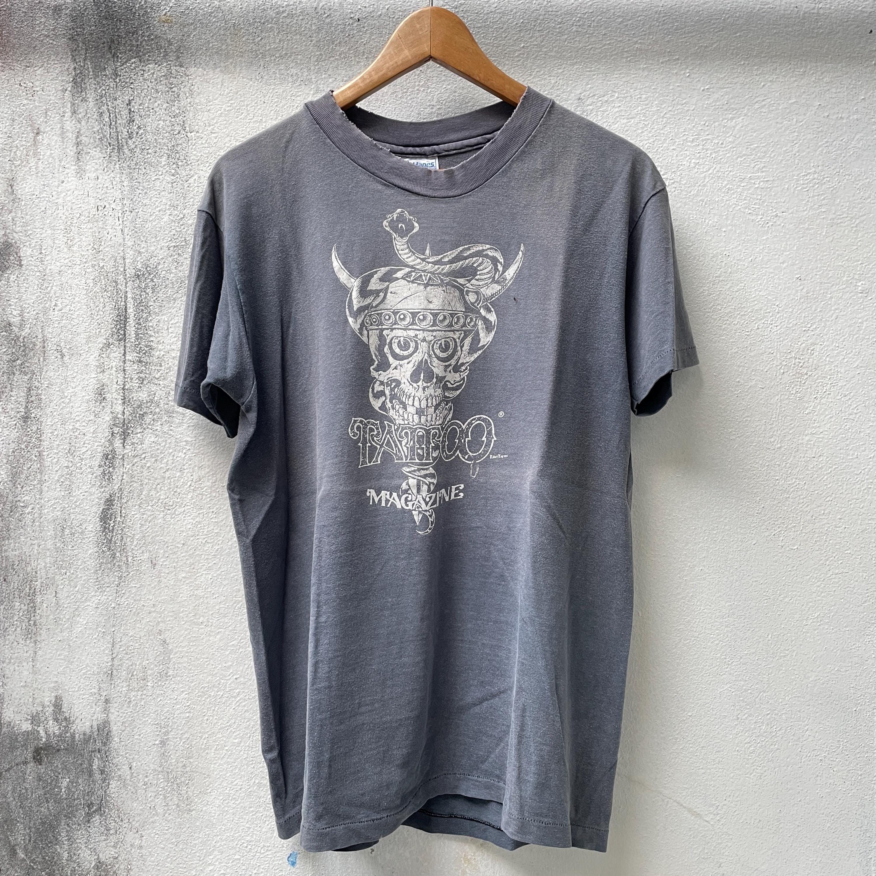 ヴィンテージ80年代タトゥーマガジンTシャツ、色褪せた黒いスカル