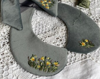 Embroidered peter pan Collar, Hand embroidered gray collar, Detachable Women's Collar, Floral collar