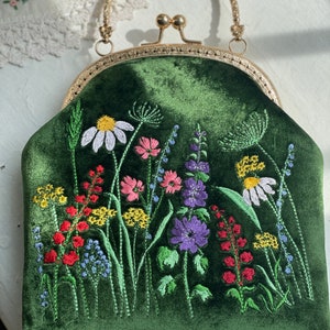 Green velvet handbag with sunflowers, hand embroidered velvet handbag with flowers, kiss lock vintage style crossbody bag