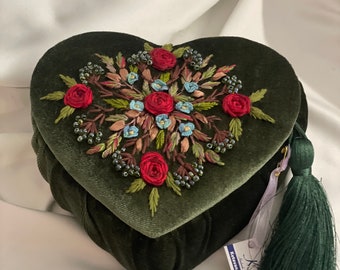 Green velvet jewel-box with Red Roses embroidered , jewel-case, for jewelry