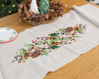 Camino de mesa escandinavo, Camino de mesa navideño de lino bordado con piñas de acebo y corazones de jengibre, Decoración festiva