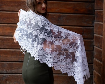 White lace shawl wrap, Floral embroidered wedding scarf, Vintage-inspired veil with fringe, Bridal mantilla shawl for special occasions
