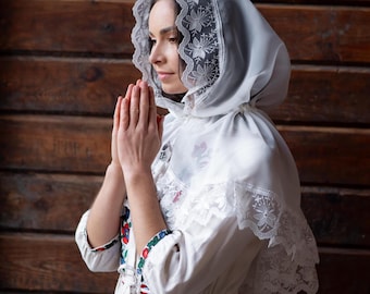 White lace embroidered hooded shawl with satin ribbon – Traditional folk costume accessory for ceremonies and cultural occasions