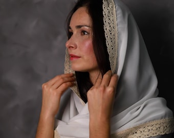 Elegant White Head Scarf with Lace Trim – Classic and Modest