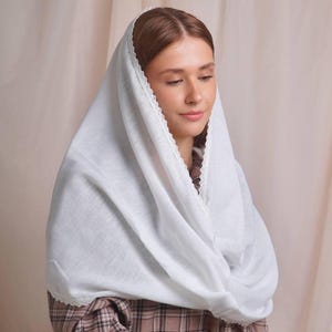 White linen church veil with delicate lace trim, Modest headscarf mantilla for women, Light chapel head covering for prayer and liturgy