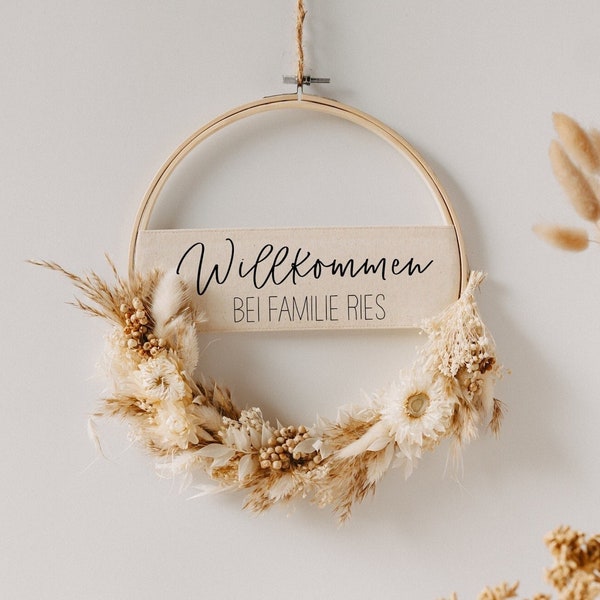 Personalisierter Türkranz | Stickrahmen mit Namen | individuelles Türschild | Willkommensschild | Geschenkidee zur Hochzeit|Tales  of Marley