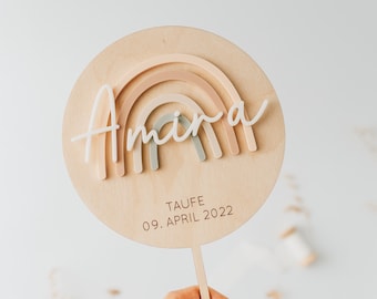 Personalisierter Caketopper mit Name und Regenbogen in Pastellfarben im 3D-Effekt aus Holz und Acryl zur Taufe von Tales of Marley