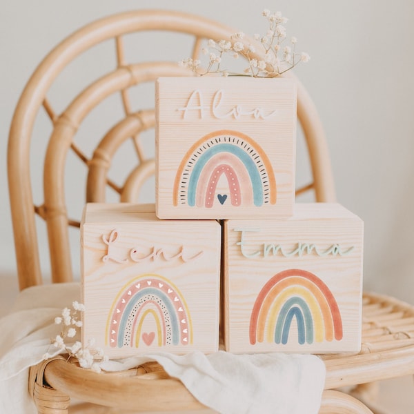 Personalisierte Spardose mit Namen für Kinder als Geschenk zur Geburt, als Geldgeschenk zur Taufe oder zum Geburtstag mit Regenbogen Motiv