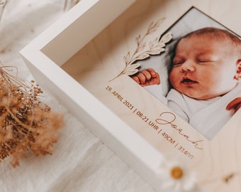 Personalized baby gift: Personalized picture frame - Engraved picture frame with floral element - Wooden mount