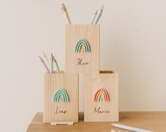 Einschulung Deko - Personalisierter Stiftebecher mit Regenbogen | Stiftehalter für Erstklässler | Geschenk für die Schultüte