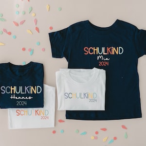 Schulkind T-Shirt zur Einschulung mit Name & Jahreszahl in vielen verschiedenen Farben für das Schulkind 2024