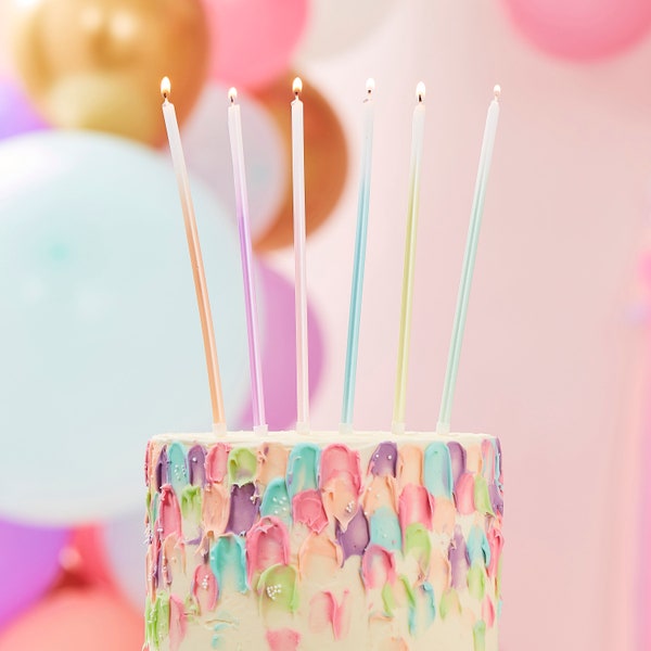 Geburtstagsdeko : Geburtstagskerzen für Geburtstagskuchen mit Ombre Farbverlauf als Dekoration für den Geburtstag