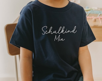 Schulkind T-Shirt zur Einschulung mit Name & Jahreszahl in vielen verschiedenen Farben für das Schulkind 2026