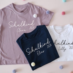 Schulkind T-Shirt zur Einschulung mit Name & Jahreszahl in vielen verschiedenen Farben für das Schulkind 2024 Bild 1