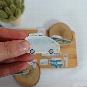 かわいい白いバス（5x2.5 cm）ステッカー // プランナーステッカー // 交通ステッカー // バレットジャーナルステッカー // かわいいステッカー