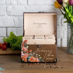 Boîte de recettes de mariage bohème 4 x 6 Idée cadeau personnalisée pour la douche nuptiale Organisateur de recettes en bois avec intercalaires de recettes et cartes Boîte de cartes de recettes florales