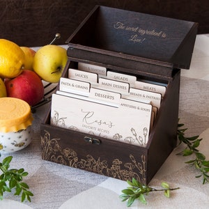 Birth Flower Personalized Recipe Box with Wooden Dividers & Recipe Cards Custom Recipe Storage Box Floral Recipe Card Box Kitchen Gift Idea