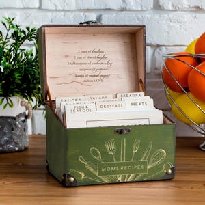 Wooden Recipe Box Personalized Recipe Card Organizer Birthday Gift for Mom Custom Recipe Card Holder Bridal Shower Gift Housewarming Gift