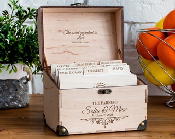 Boîte de recettes de mariage personnalisée, cadeau de douche nuptiale pour couple Boîte de cartes de recettes en bois avec 9 intercalaires et cartes de recettes, idée cadeau de pendaison de crémaillère