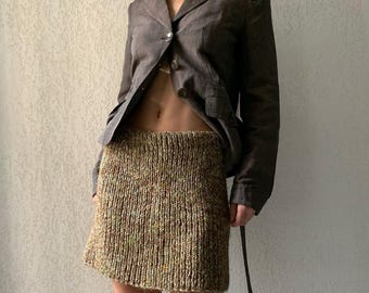 Minissaia de lã tricotada com design dos anos 90
