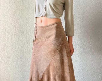 Falda de ante con diseño chino-belga de la década de 2000