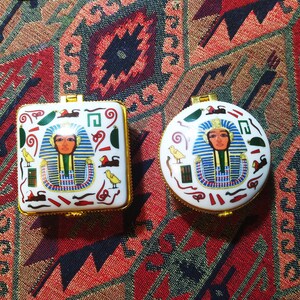 1 kleines Porzellan Schmuckkästchen. Sie können ein oder ein ganzes Set kaufen (schreiben Sie in den Posteingang) Ausgezeichneter Vintage-Zustand (neu!)