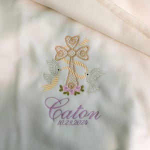 Personalized Ivory Fleece Baby Blanket: Embroidered Christening Gift.
