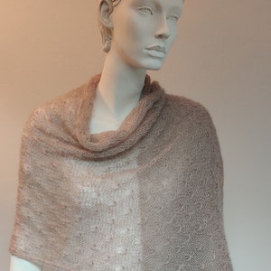 Scarf stole knitted in beige, kid mohair, knitted scarf, women&#39;s scarf, hand-knitted