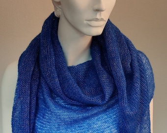 Triangular scarf in royal blue