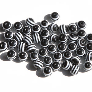 Round Striped Resin Beads / Black and White / Approx diameter 6mm, hole 2mm / Crafts / Jewellery Making - Pack of 50