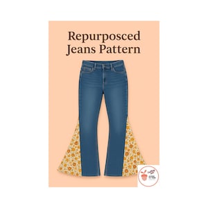 Op de afbeelding: Blauwe jeans met uitlopende pijpen en een bloemenpatroon inzet. De tekst "Repurposed Jeans Pattern" staat bovenaan de afbeelding. Het bloemenpatroon is geel en oranje.