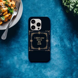 Capa motivacional para iPhone 15/16 – "Eu não vim aqui para jogar cartas" – Capa protetora resistente