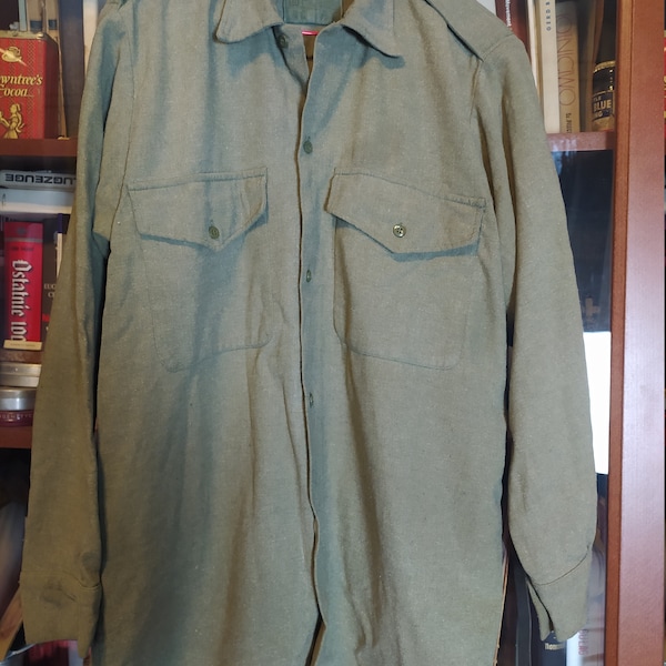 Vintage British Army shirt from 80s. WOOL, OLIVE GREEN