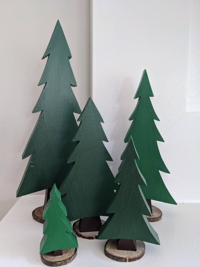 Choisissez votre finition Lot de 5 sapins de Noël décoratifs en bois En détresse, unie ou recouverte de neige Décoration de cabane rustique Plain Green